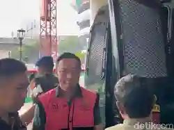 Tom Lembong Undergoing Further Questioning at the Attorney General's Office Today